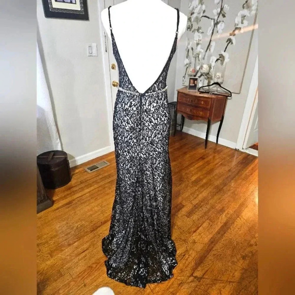 Sequins heart black lace and silver gown - Picture 2 of 8